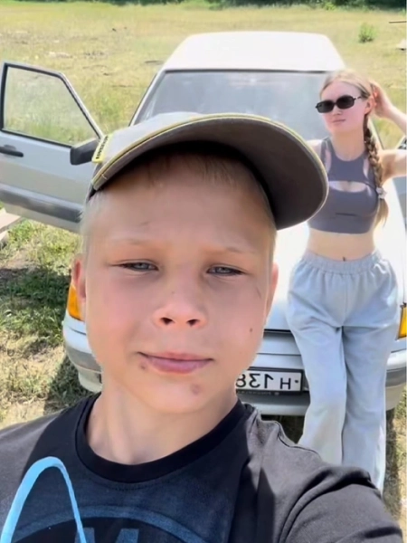 «Такой маленький, а уже батя»: 10-летний автомеханик починил машину сестры — видео с ним набирают миллионы просмотров